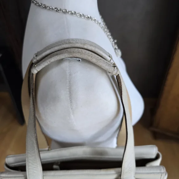 COACH Handbag Shoulder Bag. Off White with Brown and Tan Signature Logo